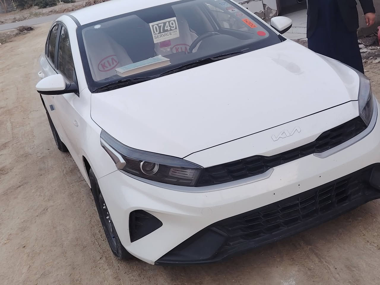 كياسيراتوا  موديل 2023
سياره نظيفه كلش ماشيه 35الف 
بدون ارقام  
السياره مامرقمه تترقم اي محافظه 
بيهه صبغ الباب خلف السايق والجاملغ 
السعر 150وبيهه مجال 
الاتصال ***********
