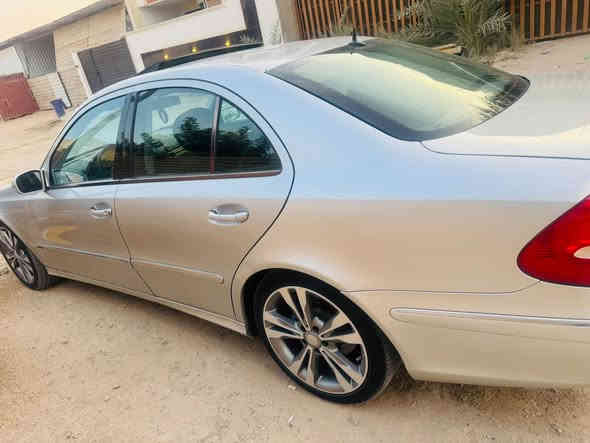 يالله السلام عليكم 
مارسدس ام عيون E320 
موديل 2006
فول مواصفات 
شاشه كبيره 
سلايد روف وهواي مواصفات بيها فول بطن السياره رقم بغداد 
ملاحظه السياره رقم صدامي
السعر 115 وبيها مجال
للاستفسار ***********
