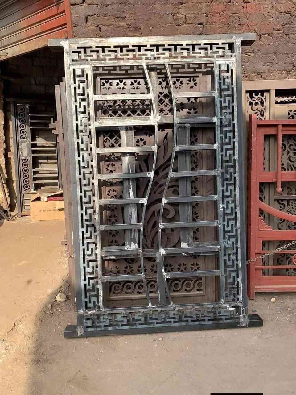 حداد متنقل الباب واشبابيك والمحجرات الحيره ***********
