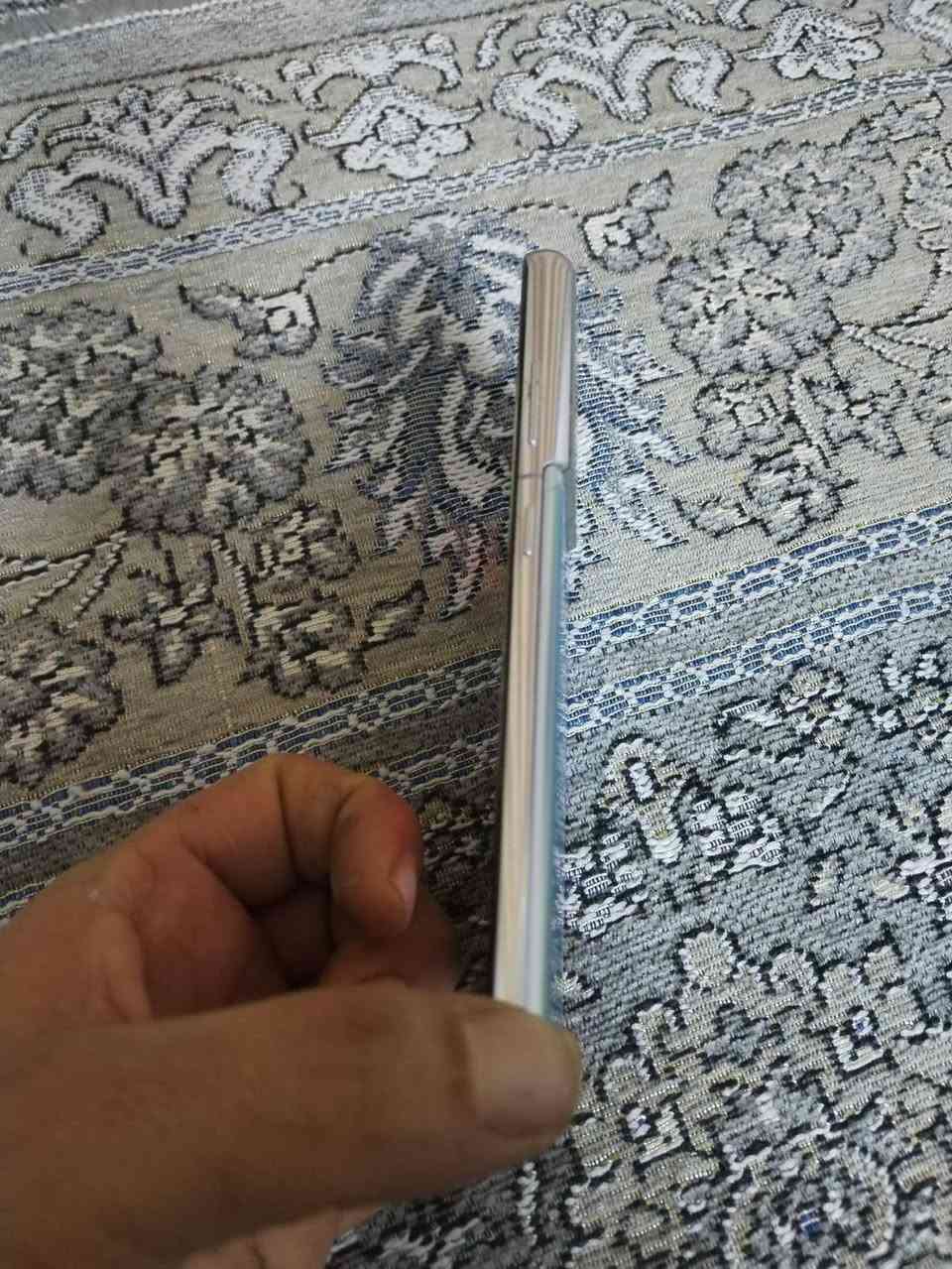 من رخصة الادمن جهاز اس ٢١ الترا ذاكرة ٢٥٦ رام ١٢ الجهاز على وضع الشركة بصمه شاشه اي سيم كارت يعني خط واحد او شريحه الكترونية تدعم ٨ خطوط الجهاز بيه كسر خارجي بالظهر غير بارز السعر ٤٠٠ الف كركوك *********** الاتصال وات ساب
