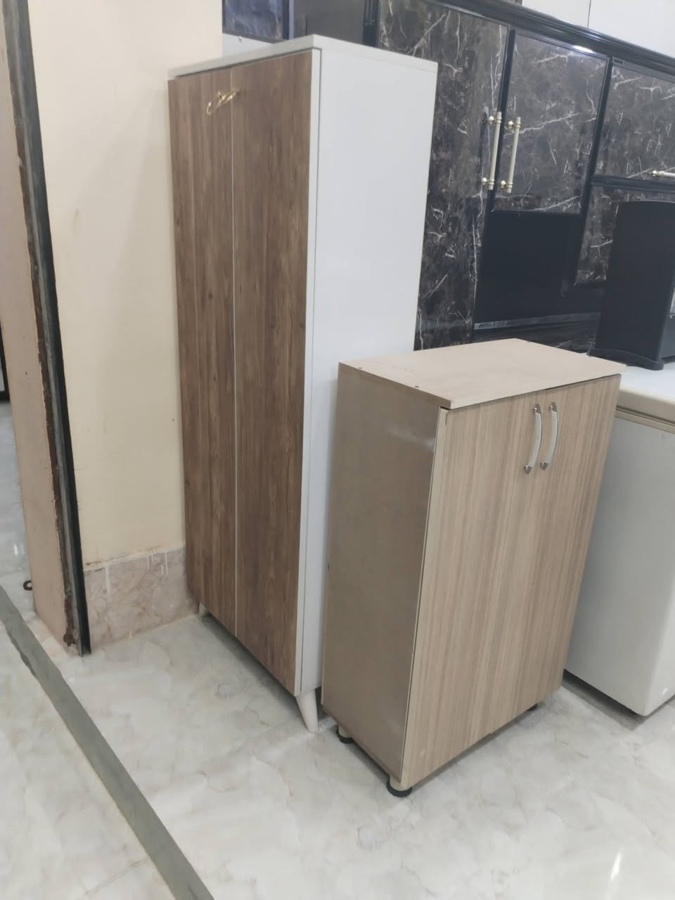 متوفر جميع اللاثاث المنزلي الجديد والمستخدم الان في مجمع أم البنين العنوان واسط نعمانيه شارع جعفر الطيار مقابل معرض أبو نور للسيراميك اي استفسار مراسلة الصفحة او الاتصال على الرقم *********** /***********
