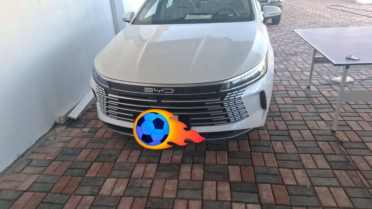 BYD
دسترويد ابيض الداخل ابيض 🤍
رقم بغداد لجديد بسمي هزة وسنوية 
ماشيه  5000
🟢 ابرز المواصفات :- 
هايبرد + بلك ان 🔋
بصمة تشغيل  + كارت 🪪 
حساس خلفي 
لايت زنون 
بك لايت لد 
محرك 1500
  تبريد (ثلج) 
( -طبيعي-سبورت-اقتصادي) 
تبريد 2 قطعة 
هاند برك كهربائي 
عداد دجتل 
ملحقات كاملة وشاحن كاملة 
للاستفسار الشراية فقط رجاءاً 
***********
