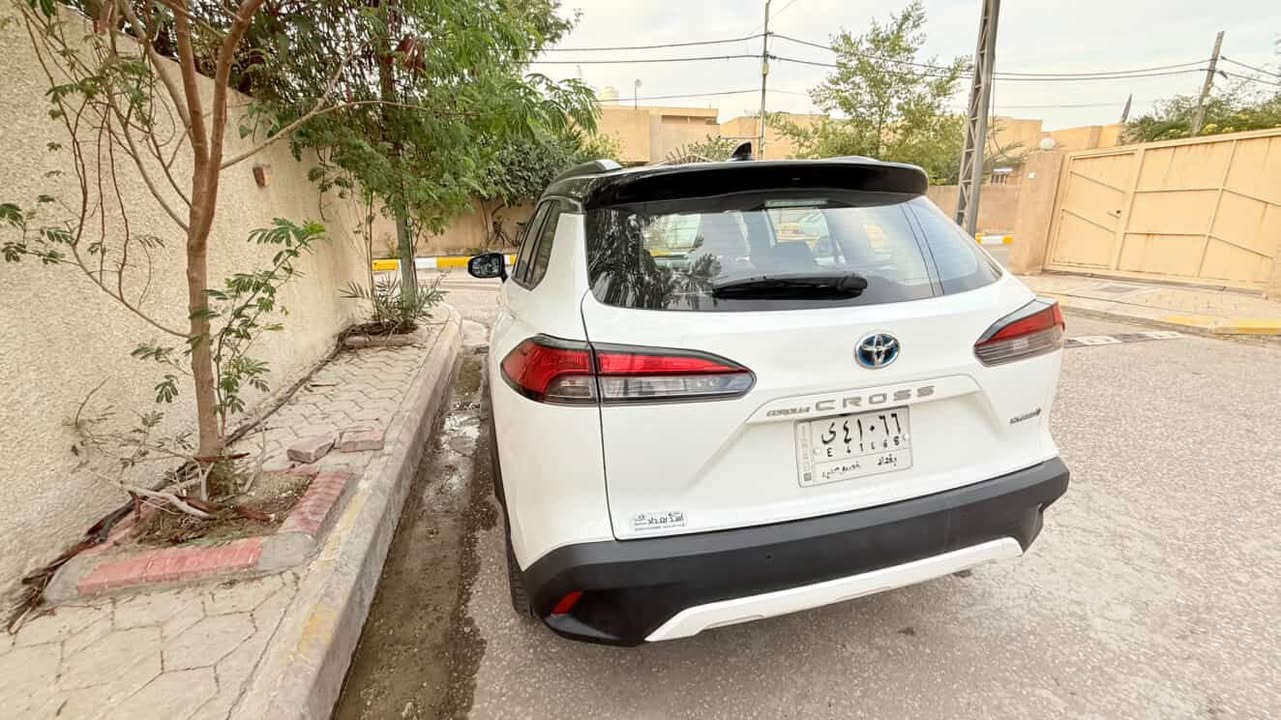 السلام عليكم

كرولا كروز خليجيه اصليه تو كلر فول مواصفات  موديل2024 شركة عبد اللطيف ماشيه52 كيلو متر وقابله للزياده..
مواصفاتها محرك ١٨٠٠ هايبرد ياباني اصلي
 بصمه تشغيل ودخول ذكي
 فتحت سقف سلايت وسقف اسود بلادي 
داخل ماروني جلد  
تبريد قطعتين
بك لايت لد ولايت لد 
شحن لاسلكي للتلفون 
مداخل شحن يو اس بي 
شاشه كبيره مع الابل كار بلي
وكامره خلفيه دواره اصليه
تحكمات ستيرن 
كروز سرعه  
مود درايف 
وايفي مود 
ومانع انزلاق
 مري شفط واشاير بالمري
 حساسات خلفيه ورادارات جوانب 
حملات قماره بلاديه
 بلوجكترات اماميه وخلفيه سبير منازل مثلثها والطفايه لبلاديه وعدها كامله وارضياتها الاصليه وكتلوكاتها كامله ..
السياره مكفول من الصبغ والتبديل والضربه ..
السعر ٢٢٥ وبيه مجال بسيط 
مكاني كربلاء
رقمي ***********بي وتساب 

وتحياتي للاداره
