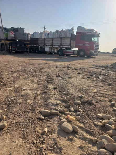 سلام وعليكم للبيع سكانية تك و عربانة فلات 4دنكير طول 13ونص رقم اربيل السعر 2.60 رقم صاحب السياره ***********
