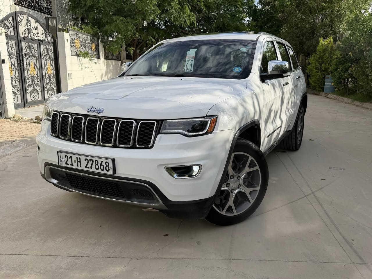للبيع جيب لمتد موديل 2018
سعر 199$ 
ماشيه 100ml
محرك 6 سلندر مال 14 مرغوب يمشي بانزين عادي 
مواصفات فول فول لمتد 
فتحت سقف سلايت 
بصمه و تشغيل عن بعد 
مقاعد اماميه تبريد تدفئه 
مقاعد كهربائي خزن ميموري 
مقاعد خلفيه تدفئه 
رادار جانبي 
شاشه كبيره مع نضام كار بلي 
حساس خلفي 
اوتو ستوب 
وبعد بيها مواصفات مايحتاج اذكر

ملاحظة/ ضرر السياره ربع بونيد وربع جاملغ صبغ وبيها مكانين pdr وكارت 
مكاني كركوك 
***********
