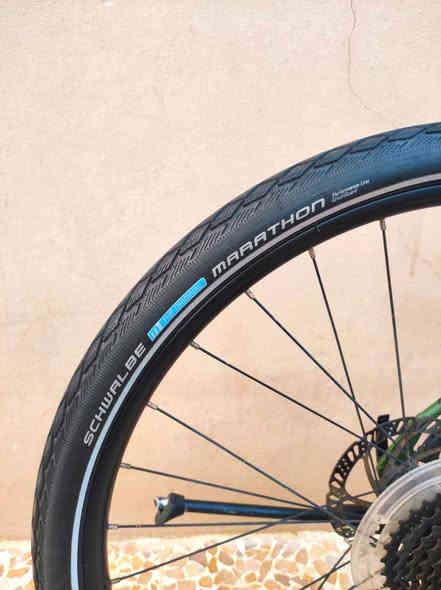 السلام عليكم 

لعشاق الترحال والمسافات الطويلة والرحلات الخارجية 

دراجه #ترحال ماركة #MARIN مارين العالميه ماركه غنيه عن 

التعريف صنع ياباني اصلي اورجنال Made in JAPAN🇯🇵

حجم 27.5 قياس ميديم ارتفاع الفريم 52CM لشة عالية وضخم

لون زيتوني لامع ميتاليك مميز ...مع وشومات الشركة لون اسود

سستم شيمانو كامل سيت آلتوس #SHIMANO_ALTUS 

بدالات السرعه 8X1 سحب دفع #شاشه حديث سلس جدا 

بريكات سستم #هايدروليك_دهن ماركة تيكترو TEKTRO

وياله زوم طبقتين مخصصه لتحمل الاوزان الثقيله والطسات 

تايرات كتان اصلية ماركة #شوالبي_SHWALBE_MARATHON 

كرافل هجين خط فسفوري ليلي مضيئ بلجولات الليلية 

كمبليونات وياله سلايت ...ستيرن رياضي ...سرج طبي اصلي 

🔴الدراجه قطعه مال حاويه غير مستخدم داخل العراق 
     الدراجه على وضع الشركه بلاد ما بيها برغي مبدل
     كامله وجاهزه ما بيها اي نقص 

المكان الموصل الجانب الايسر...السعر 3 ورقات (300$ دولار) 

يوجد توصيل بغداد 

*********** رقمي للتواصل
