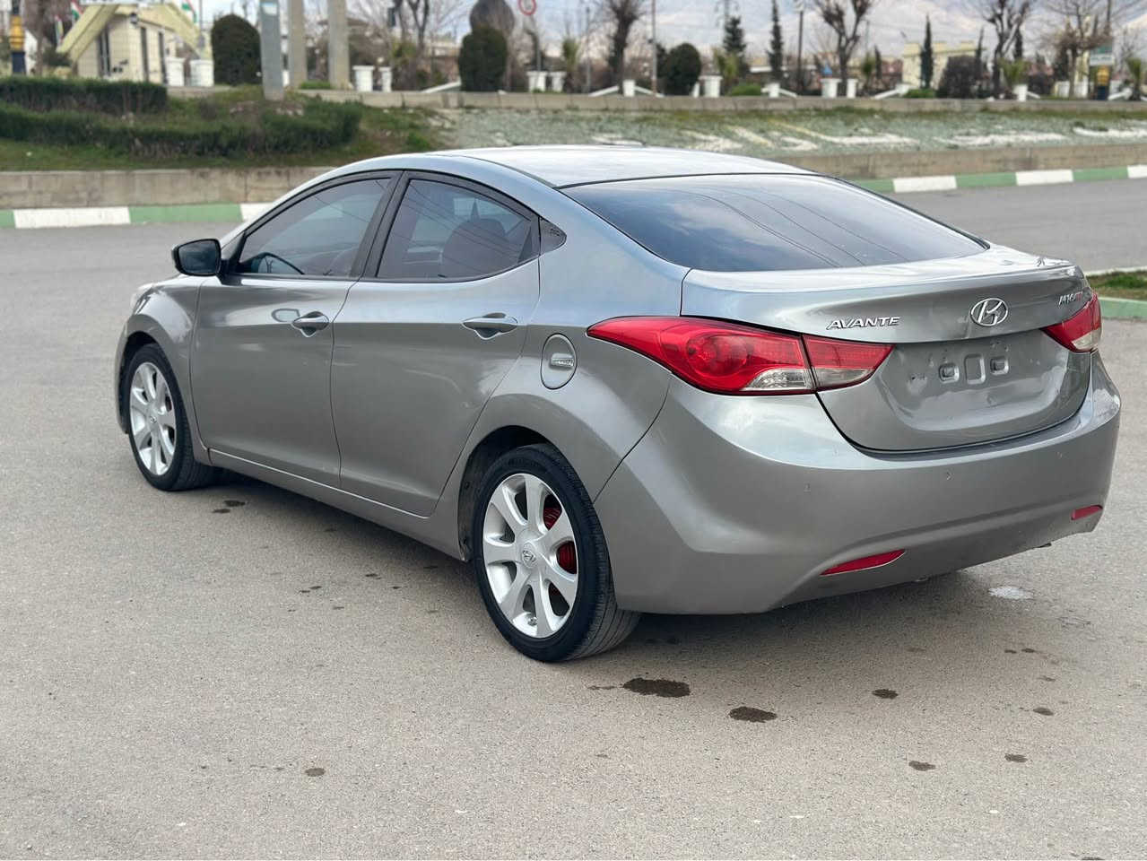 ئاڤانتي2011
براوةى دوبةية 
گيرو مةكينة بةشةرت
ليدراو كةڤةر گؤراو بةشةرت
رةقم *********** رانية, السليمانية
