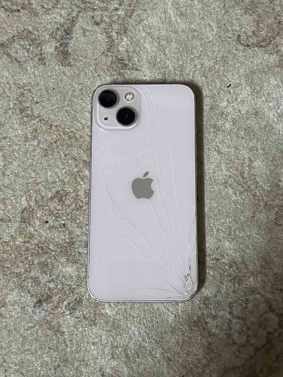 سلام عليكم
آيفون 13عادي 
بطاريه ابدل جديده حاله البطاريه 100
جهاز ذاكره 128
امبدل شاشه وظهر مفطور 
اللبيعه أو مراوس 
للاستفسار الرقم ***********
أو راسلني خاص
