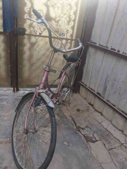 للبيع كامل لكن بي فطر تحت الكرسي باللشه بس ما مأثر عليه صارله هواي عندي بس نضيف السعر ٤٥ وبي مجال للجناي يفيده متوفر خاص ورقم للتواصل ***********
