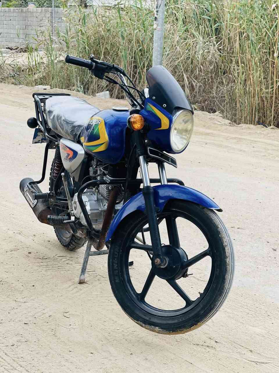 سلام عليكم
دراجه بركسر موديل ٢٠٢٠دراجه نضيفه شواصيها ومكينتها ما مفتوها خمس نمر نضافتها مثل ما بل صوره اوراق اصولي  
سعرها 800وبيها مجال 
مكاني كربلاء لحر لصغير 
لرقم ***********
