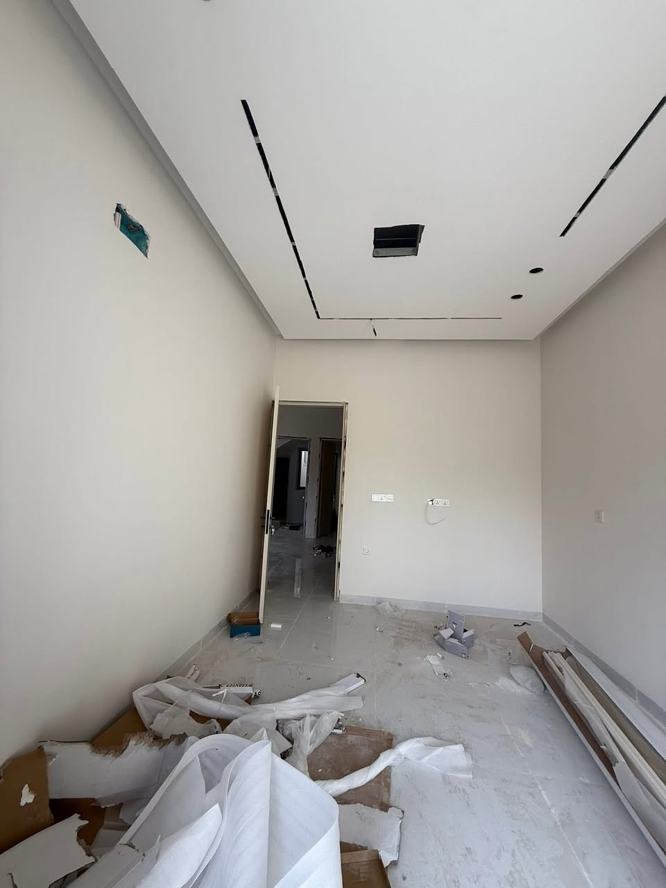 🏠دار صفر بناء حديث
   موقع مميز للبيع
~~~~~~~~~~~
البيت فول فول✔️
نظام دكت سقف مغربي✔️
دبل جام المنيوم✔️
~~~~~~~~~~~
طابو ملك صرف✏️📋
~~~~~~~~~~~
📐المساحه:106م
📐الواجهة :-6.75م
~~~~~~~~~~~
📍الموقع :-طريق بغداد 
حي المعلمين
~~~~~~~~~~~
💸السعر :علق تم يوصل السعر
~~~~~~~~~~~
يحتوي الطابق الاول على:-
كراج +مطبخ+استقبال
غرفه نوم +صحيات 
~~~~~~~~~~~
يحتوي الطابق الثاني على:-
هول +صحيات + 3غرف نوم
~~~~~~~~~~~
الطابق الثالث يحتوي على:-
بيتونه
~~~~~~~~~~~
للاستفسار اكثر الاتصال على
***********📱
~~~~~~~~~~~
نستقبل جميع العروض 
🏠السكنيه  🏛️التجاريه
مكتب عدن بدايه سايدين عدن مقابل مجمع جوهره
