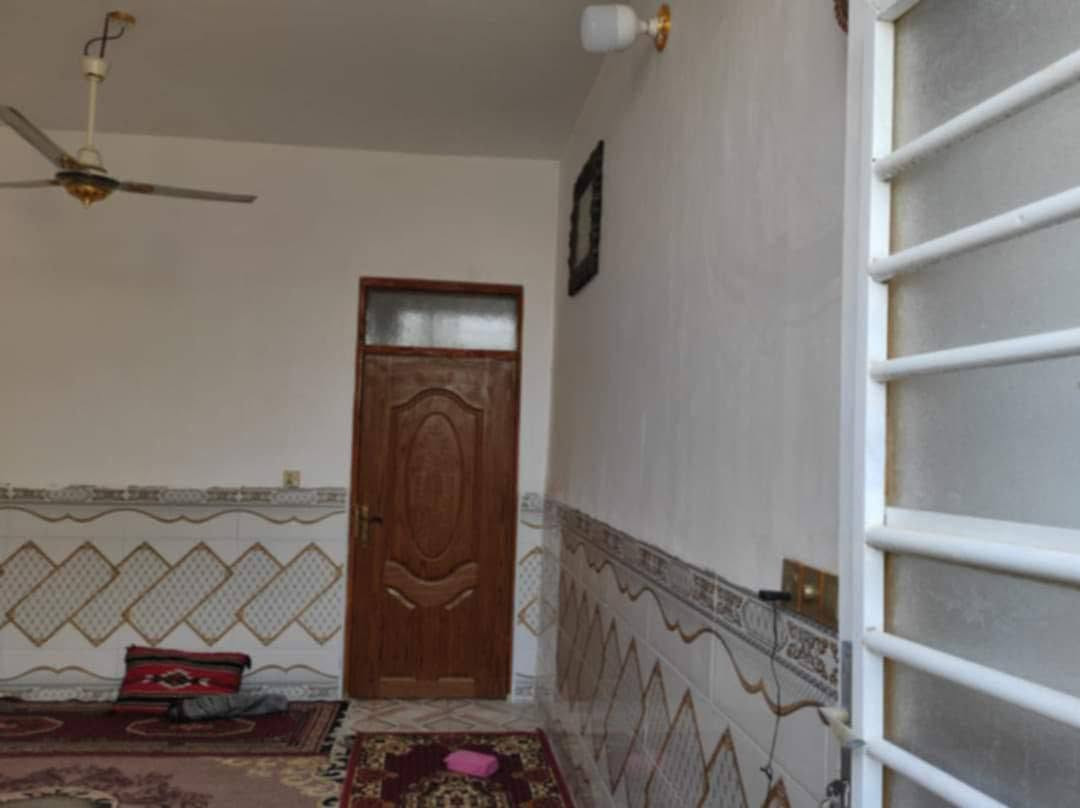 🏡 بيت للبيع  – موقع مميز  مقابل  قرية الغدير (عمود 270) ✨
📏 المساحة: 100 متر
💰 السعر: 35 مليون (قابل للتفاوض)
🏗️ البناء: طابوق | الأساس والسقف: كونكريت

🔹 مواصفات البيت:
✅ غرفة نوم 🛏️
✅ صالة 🛋️
✅ صحيات داخل وخارج  🚽
✅ مطبخ 🍽️
✅أستقبال 

🔹 الخدمات المتوفرة:
💧 ماء | ⚡ كهرباء | 🚗 شوارع مبلطة | 🏫 مدارس قريبة

📍 الموقع: النجف – مقابل ملحق قرية الغدير
📜 الملكية: طابو زراعي (إقرار محكمة)

📞 للتواصل: ***********
