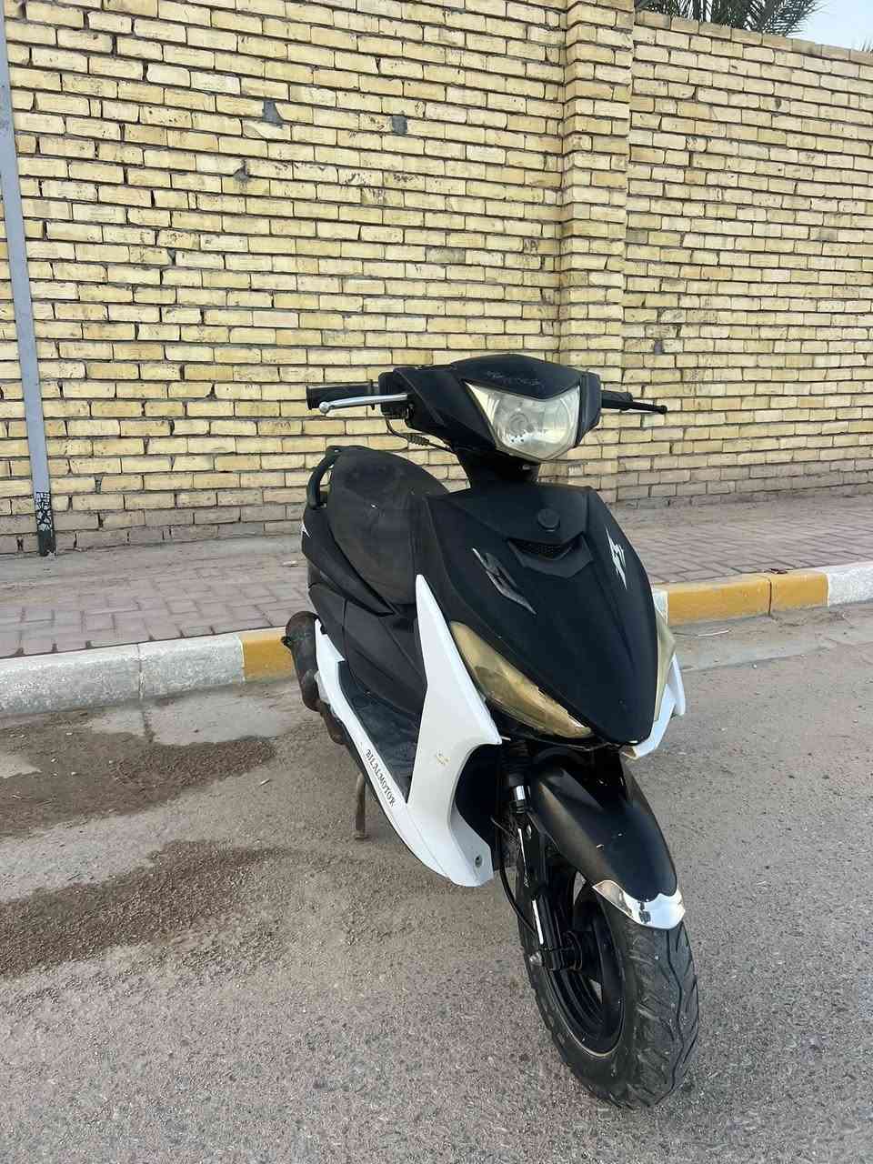السلام عليكم اف اس مديل 2022 طالعه بل 2023 دراجه مال جناي وما ماشيه هواي محرك بلادي وما مفتوحه مكينه ناعمه واكفلها الك من كلشي  اي نقص ما بيها الدراجه جانت متروكه وشوفها شلون نضيفه الله شاهد مكينتها تخبل سعرها ب450 وبيها مجال مكاني كربلاء رقم الهاتف ***********
