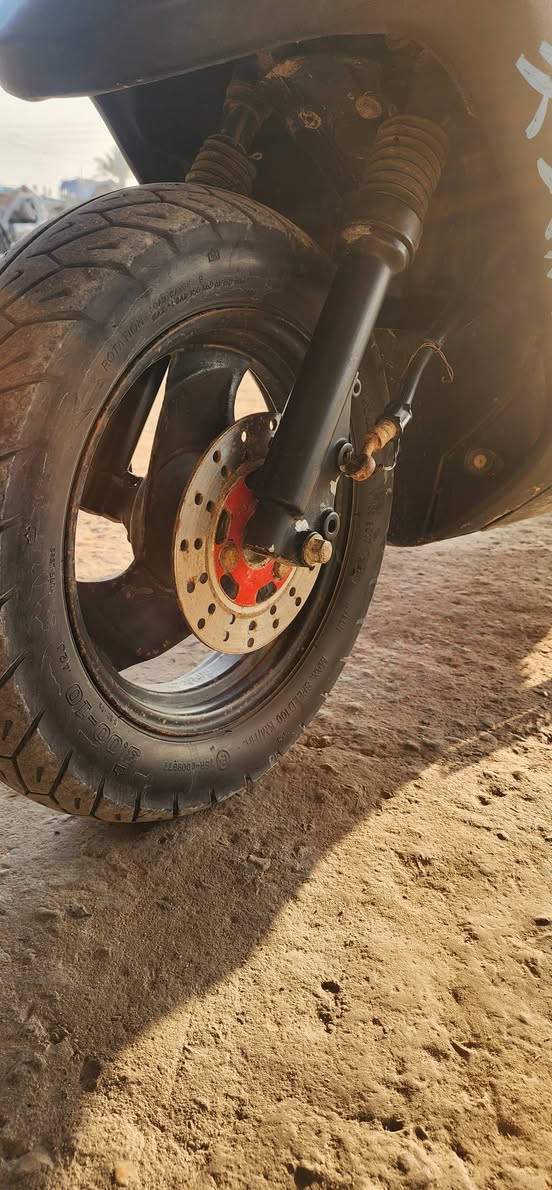 سلام عليكم اعيد النشر بسبب الوعود الكاذبه/دراجه ماكس بلاديه نضيفه وحلوه تايرات جدد وبيهه شلعه حلوه تجي وتقتنع وتطلع بيهه تراي وين ما تريد السعر 475 وبيهه مجال للطيبين 
المكان بابل الحصوه/***********
