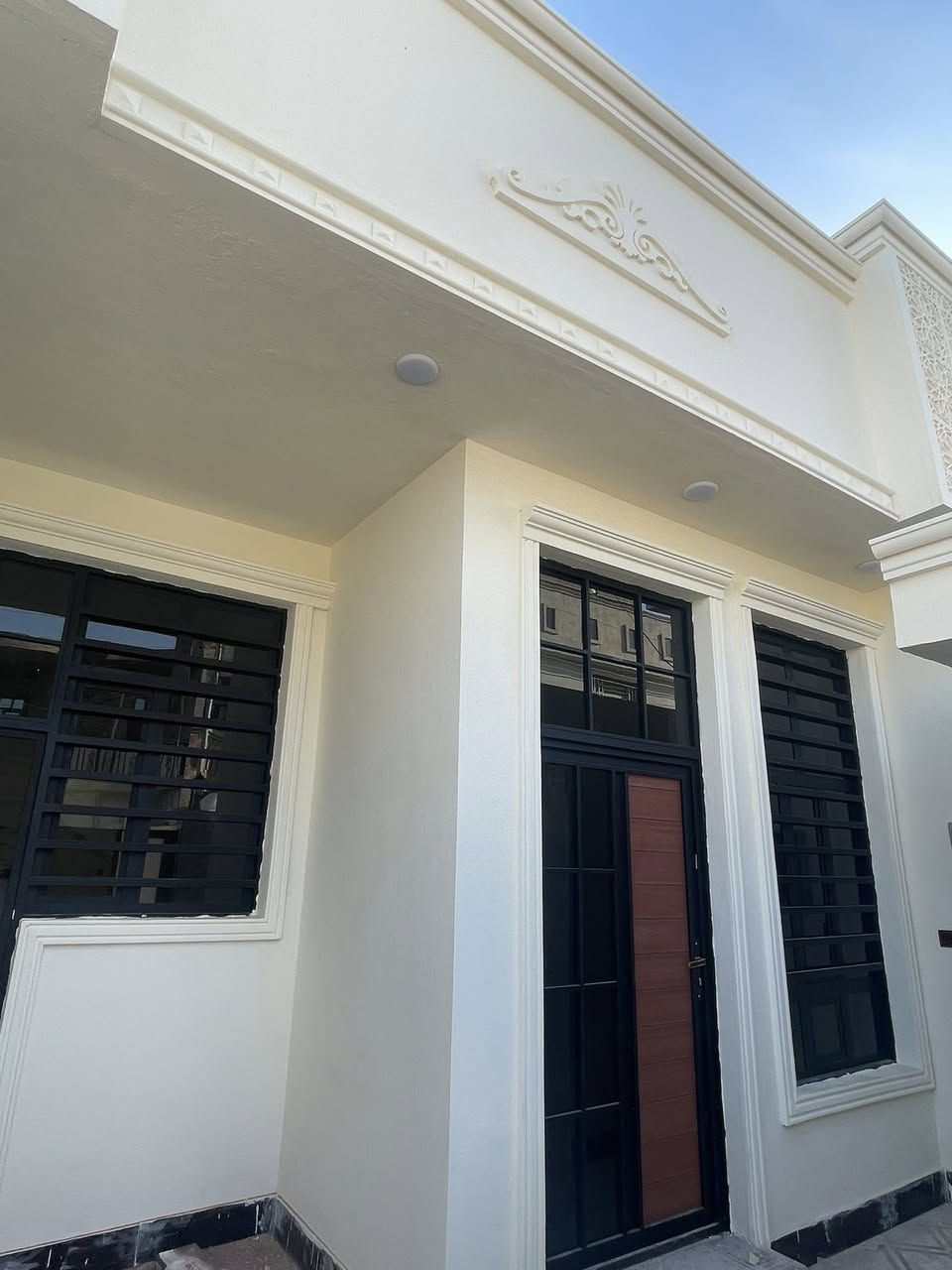 بسم الله الرحمن الرحيم مشتملات عدد ٢ طابق واحد فول شقل درجه اوله طابوك حايط من فصل جدار سيراميك ارظيه بورسلين مجاري ماي فول نوازل ٢ انج ماء سبعتلاف قريبه عل شارع تبليط ١٣ موقع مميز سعر الواحد ٨٥ مجال بسيط الاستفسار عل ارقام ***********/***********
