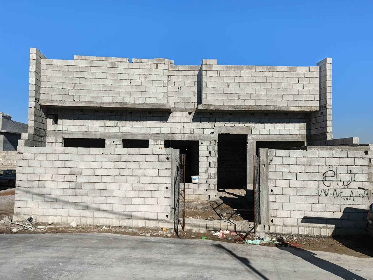 سلام عليكم هيكل للبيع بمنطقة الصياده الجديده مساحه 130 ركن واجهتين. واجه 11متر
كامل خدمات الفرع من كل النواحي
غرفة نوم وهول و استقبال درج داخلي صحياة خارجه وداخليه. طابق ثاني غرفه وبيتونه بس مامصبوب سقف ***********
