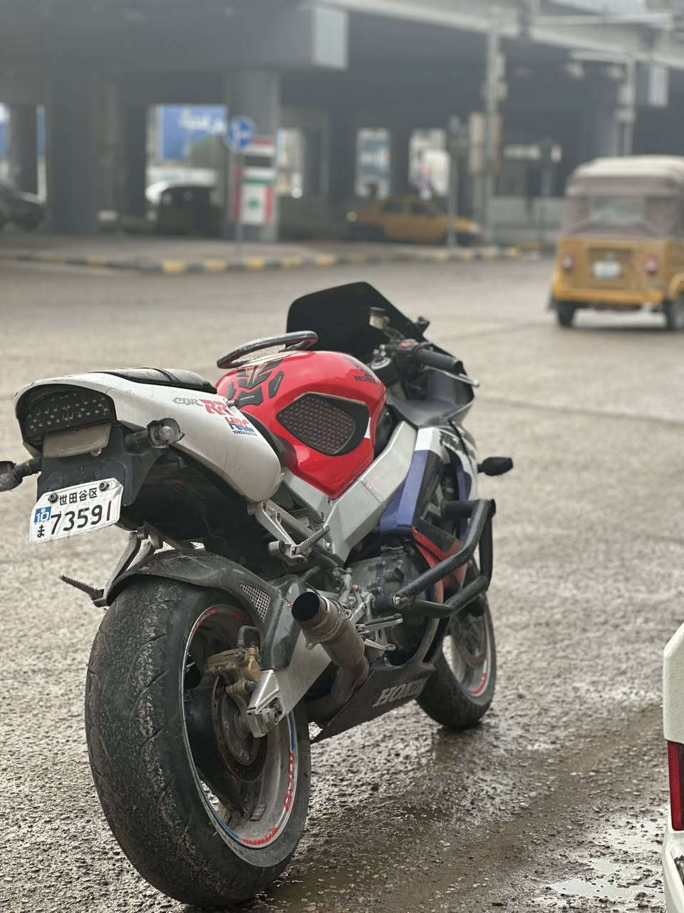 سلام عليكم. 
دراجة. Cbr 929 rr 
دراجة مرتبه بس يحتاجله ترتيبات 
مستعجل على بيعته. ب مليونين وميتين. غير قابل للتفاوض 
مكاني ميسان العمارة. 
دراجة وصل فقط ويه أوراق سكنر 
ابيع مكفول من سرقه والعشاير 
***********
