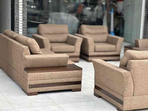 تخم امريكي (تكمه)  نضافه 100/100 دزاين  عصري  طبلات جانبيه  يمين او يسار ع قطع الثلاثيه متكون من 10 مقاعد     قماش كتان  امريكي مقعد متحرك طبي سوفت امريكي  فول بوليستر وجهين سحاب سهل التنظيف هيكل الداخلي  والخرجي  بل كامل خشب زان طبيعي     عنوانه اربيل زانكو 99 قرب مطعم كص سنگر  يوجد توصيل ل بغداد ولباقي المحافظات  للاستفسار او الحجز متواجد واتساب ***********
