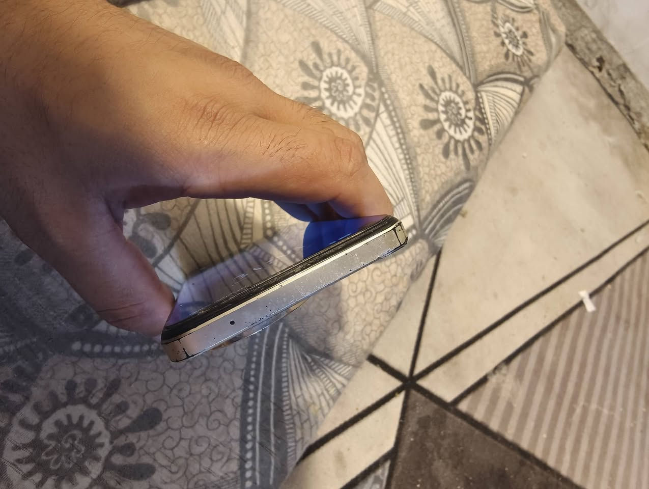 سلام عليكم ريلمي 11ذاكره 256 وياه كارتون وشاحنه تليفون مبدل شاشه نوعيه جيده تليفون 130وبيه مجال قليل ***********
