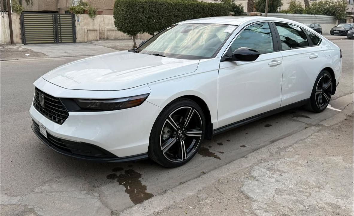 هوندا اكورد 2025 مواصفات سبورت
حادث السياره صبغ قطعتين جاملغ وباب خلفي صفحة اليمين 
صور الحادث بالمنشور دخول جديد باسمي
هايبرد محرك 2000 تنفس طبيعي
ماشية 15 الف 
فتحة سقف / بصمة /رادار امامي خلفي جانبي 
تبريد خلفي 
شاحن وايرلس 
كشن السائق كهرباء 
السياره حلوه وجاهزه من كلشي 
مكاني بغداد حي الجامعة 
***********
واتساب ***********
