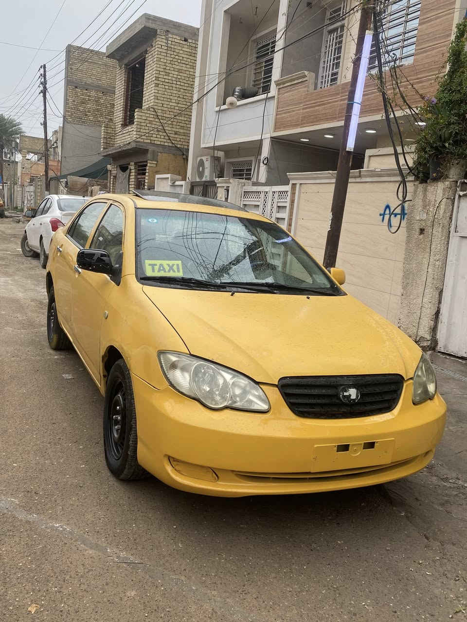 السلام عليكم
بي واي دي f3موديل 2013 للبيع 
كير ومكينه مكفولات 
تدفئه تبريد ثلج ❄️ مكفولات 
مصفره هيئه وغرامه السنويه 2027
السياره باسمي تحويل ثاني يوم 
شاشه شغاله وسستم سماعه حلوه
فتحه بيها شغاله
الداخل الغرفه مالتها جديده 
مكان السياره حي الجهاد 
الرقم ***********
***********
السعر 44وبيها مجال للشراي
