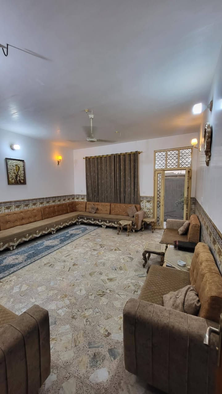 سلام عليكم بيت مساحة 200م طابو زراعي سند 25 العنوان الكوفة نهاية شارع معمل الموز قرب الكنطره
***********
السعر 85 وبي مجال
