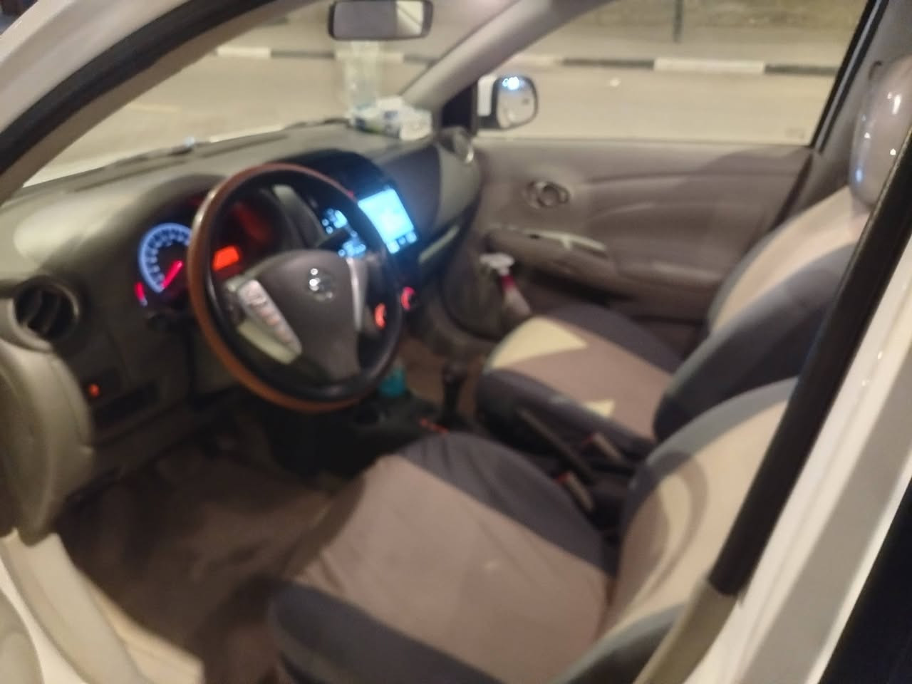 مرحبًا سني موديل ٢٤ هندي اصلي شباك جديد السعر ١٢٦ ماشيه ٤٠ الف وقابل للزيادة تخم تاير حداديه كلهه جديد بيهه شبر بارد يم اليت والباقي كفاله سياره جاهزه متوشم كاعيه كشنات وصندوك لايت زنون فول للخير مكان السياره بصره المركز رقم ***********
