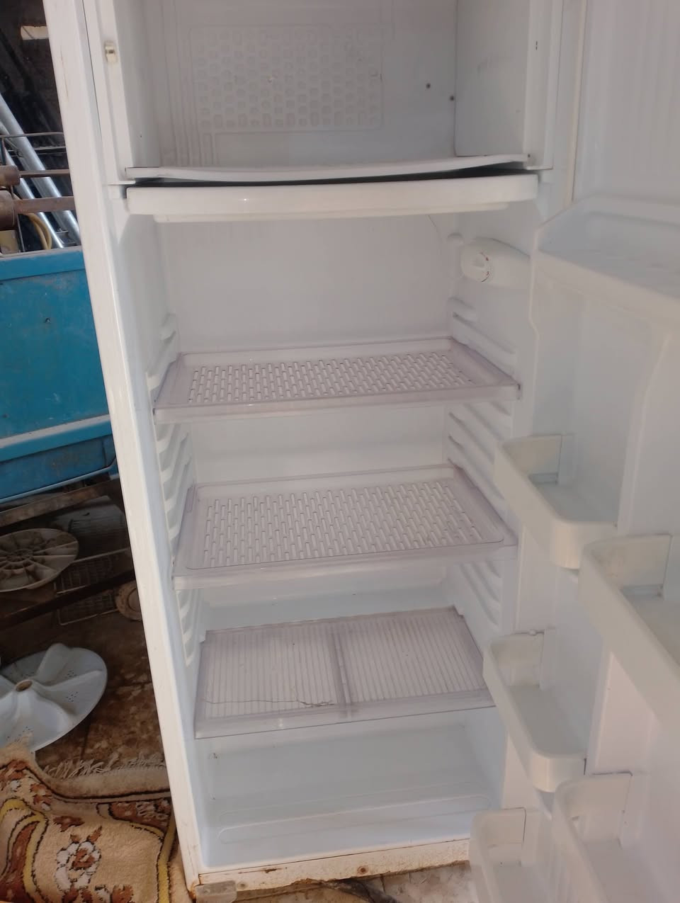 سلام عليكم خوتي ثلاجه كريازي مصري البيع سعر 175 
والاستفسار اكثر ***********
