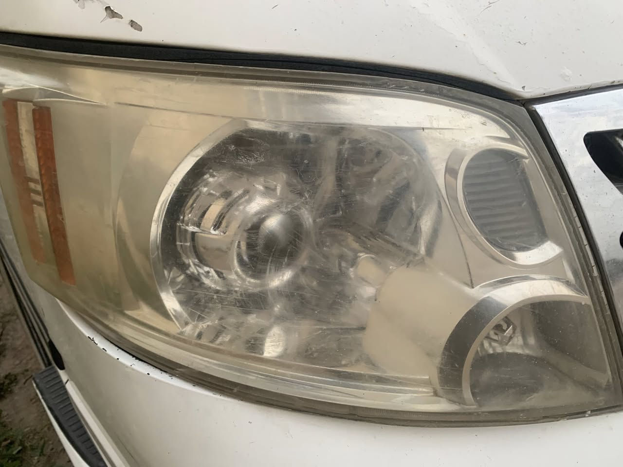 السلام عليكم للبيع لايت عدسه فتون 2014السعر100عنوان بغداد الراشديه رقم الهاتف ***********
