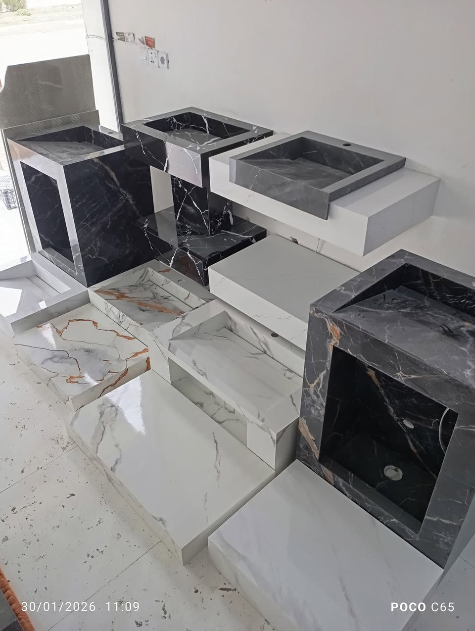 مغاسل مودرن بورسلين
حسب الطلب والقياس واللون والديكور التريده 
***********
