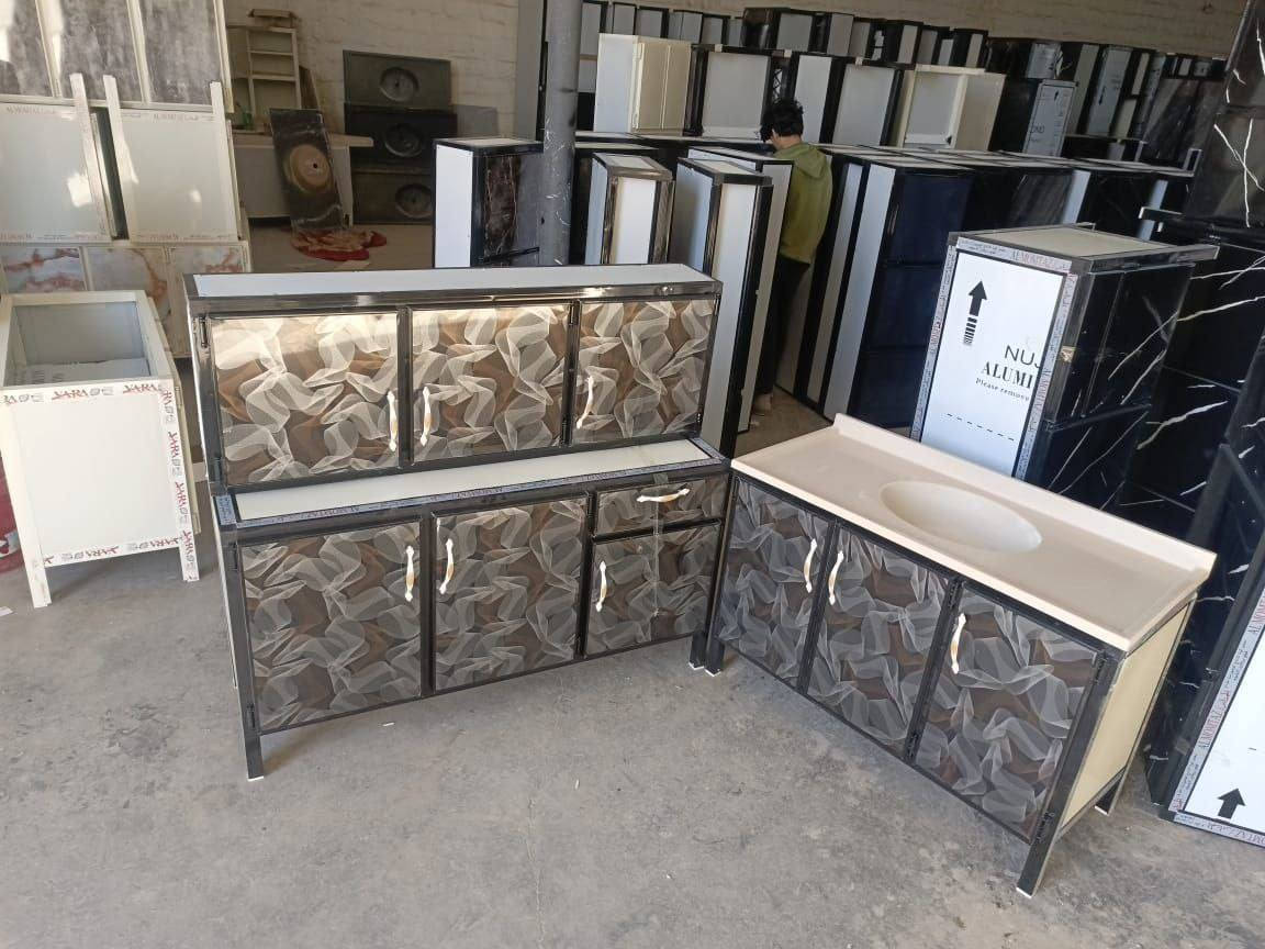 كاونتر مترونص  ارضي.وملحق مترونص
وسنك متر و 20 سم .


**إذا كنت صاحب هذا الإعلان وتريد حذفه لأي سبب، رجاءا أرسل رسالة إلى الدعم الفني**