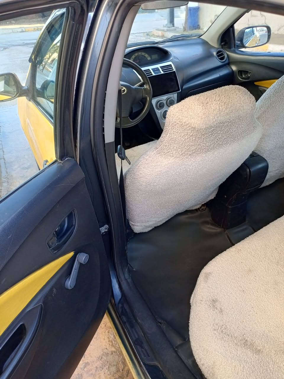 السلام عليكم يارس تكسي موديل 2008 رقم بغداد دفتر بانزين سنويه نهاية 28 للاستفسار الإتصال على الرقم 
*********** السعر  59
