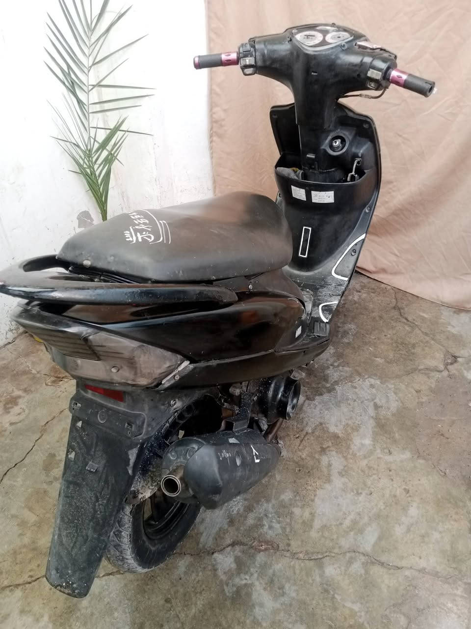 سلام عليكم ماكس عدله لبيع او مراوس دراجه بوشه49 بلاديه شرط محرك و كهربائيّة اي ستفسار خاص و مكاني خانقين..  رقم ***********
