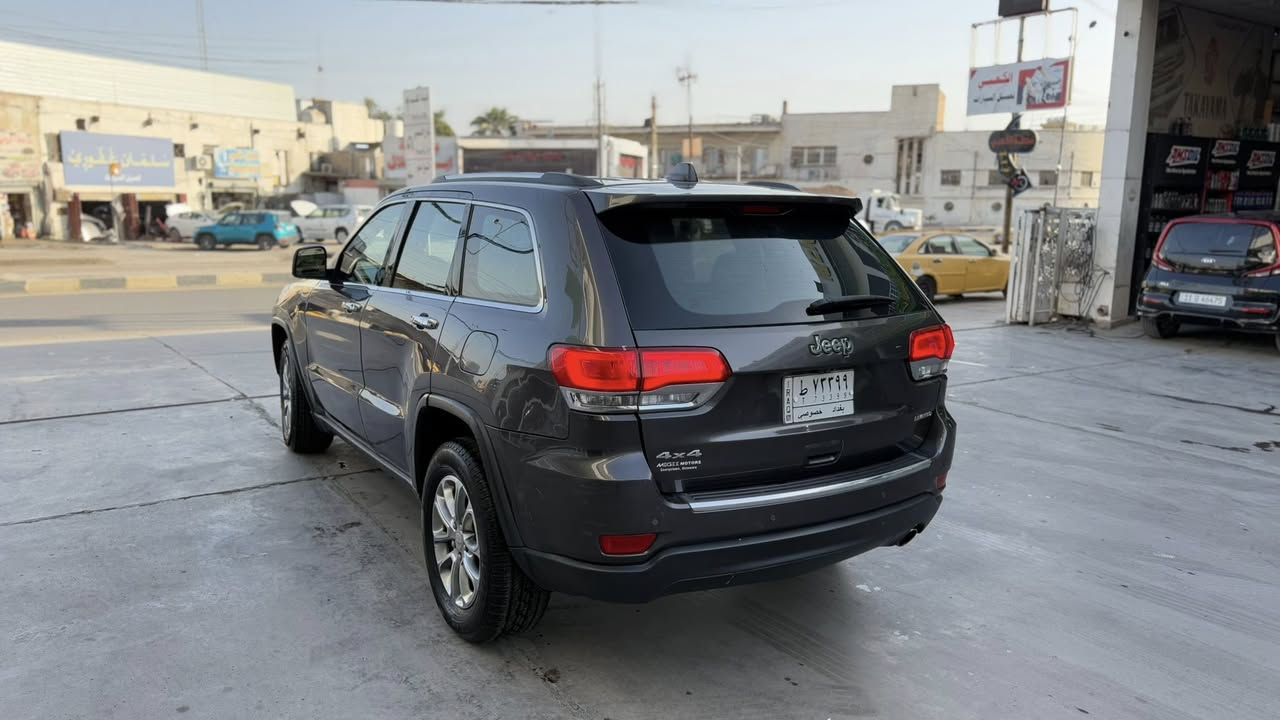 جيب كراند شيروكي لمتد 2015
السعر المطلوب 185 $
وارد أمريكي | LIMITED 
رقم بغداد مشروع وطني
1C4RJFBG7FC143004

المواصفات:

 • محرك 6 سلندر 3600
 • فور ويل (4×4)
 • ممشى 112 ألف مايل
 • فتحة سقف
 • مقاعد جلد
 • تدفئة مقاعد أمامي + خلفي
 • ستيرن تدفئة
 • نقطة عمياء
 • مرايا جانبية تعتيم أوتو
 • إشارات بالمرايا
 • كير طيارة
 • شفتات بالستيرن
 • ذاكرة وضعيات للمقعد
 • مقاعد كهرباء
 • باب صندوق كهربائي
 • شاشة كبيرة
 • مرايا قلاب
 • حساسات خلفية
 • لايتات زينون
 • تشغيل عن بعد

⚙️ الميكانيك:
المحرك والكير بحالة ممتازة وما بيهم أي مشاكل على وضع الشركه.

📌 الملاحظات:
السيارة وارد أمريكي، بيها بنيد + جاملغ  ايمين وخشم الجاملغ الأيسر وبيها طخه بالعراق ومتصلحه بالباب والايربك طاك.
السياره بيها ملاحظات بسيطة
📞 للاستفسار والمشاهدة على الخاص
***********
وارد أمريكي | LIMITED 
السعر المطلوب 185
المواصفات:

 • محرك 6 سلندر 3600
 • فور ويل (4×4)
 • ممشى 112 ألف مايل
 • فتحة سقف
 • مقاعد جلد
 • تدفئة مقاعد أمامي + خلفي
 • ستيرن تدفئة
 • نقطة عمياء
 • مرايا جانبية تعتيم أوتو
 • إشارات بالمرايا
 • قير طيارة
 • شفتات بالستيرن
 • ذاكرة وضعيات للمقعد
 • مقاعد كهرباء
 • باب صندوق كهربائي
 • شاشة كبيرة
 • مرايا قلاب
 • حساسات خلفية
 • لايتات زينون
 • تشغيل عن بعد

⚙️ الميكانيك:
المحرك والقير بحالة ممتازة وما بيهم أي مشاكل على وضع الشركه .

📌 الملاحظات:
السيارة وارد أمريكي، بيها بنيد + جاملغ ايمن وخشم الجاملغ الأيسر وبيها تصليح ضربه خفيفه ببغداد والايربك طاك.
السياره بيها  ملاحظات بسيطه 
📞 للاستفسار والمشاهدة على الخاص
او على الواتساب
***********
