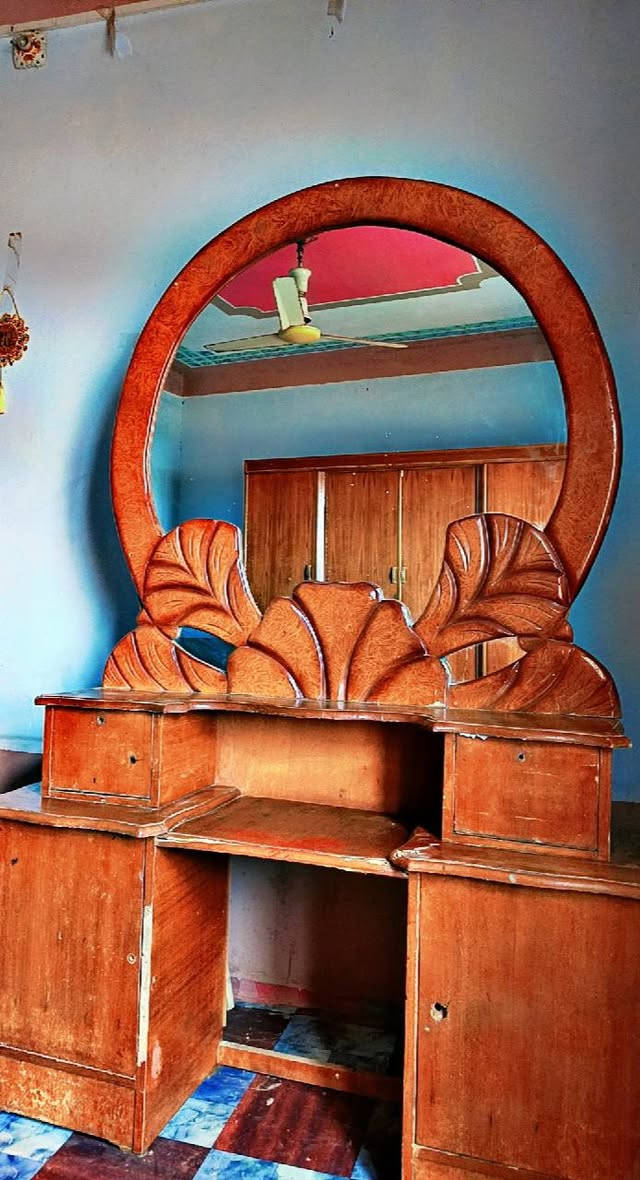 سلام عليكم:
غرفة نوم خشب عراقي  السعر  650  للتواصل ***********
