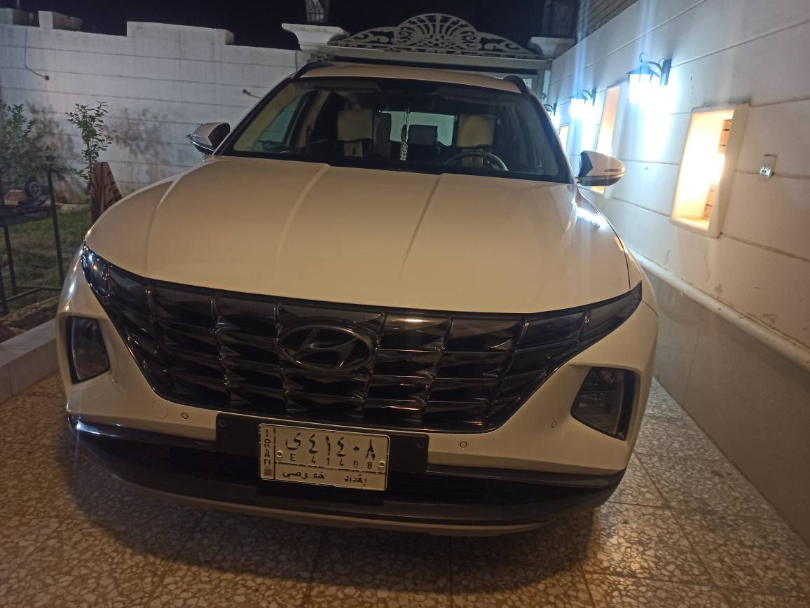 توسان للبيع موديل 24
ماشيه 20 الف سياره مواصفاته معروفه 
السيارة بيدي مطلعه وبسمي رقم بغداد 
سياره بيه بارده كد شبر بالباب الخلف سايق 
وبيه رصعه بالجاملغ خلفي عكس السايق 
مكاني كربلاء 
كنطره السلام 
السعر 228  وبيه مجال
*********** كربلاء, العراق
