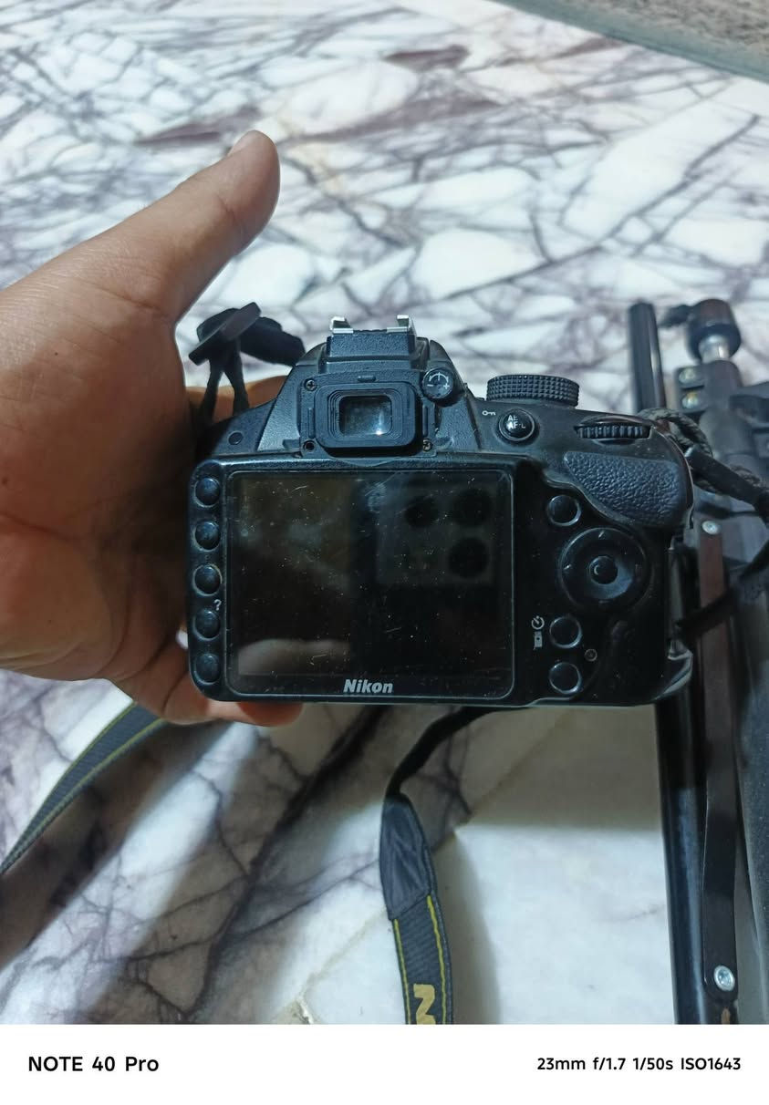 كاملة نيكون D3200 مع ستان
‏ نقصها عدسة بس ابيع على وضعها 
‏سعرهن ثنينهن ٧٥ الف قفل 
‏***********
مكاني عبيدي

