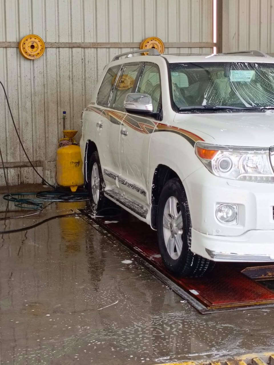 سلام عليكم ورحمة للبيع لاندكروز فول واحد على واحد بريم ماشي ٩٣ مكفول كفال عامه السعر ٤٣٠ وبيهامجال ***********
