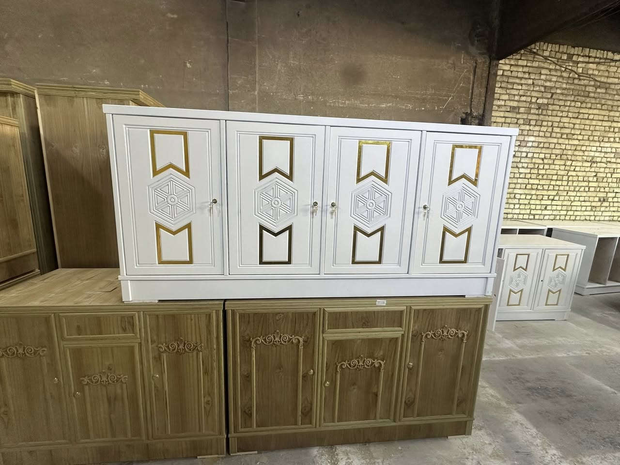 السلام عليكم معمل نجارة الساعدي البيع الاثاث العراقي الجديد العنوان بغداد الاتصال والاستفسار على الرقم ***********
