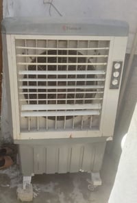 للبيع هاي  مبرده بلاستك شغاله ونضيفه وبارده  مكاني بلديات  07703956953...