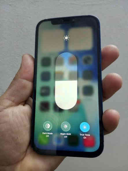 ايفون 12 للبيع 
الذاكره 64 گيگه 
البطارية 72% بلاديه 
ويا كيبل شحن
جهاز مبدل شاشه اصلي 
السعر  185 ألف 
شراي يراسلني واتس اب او يتصل عل رقم 
‏‪‏‪0788 400 4468‬‏
