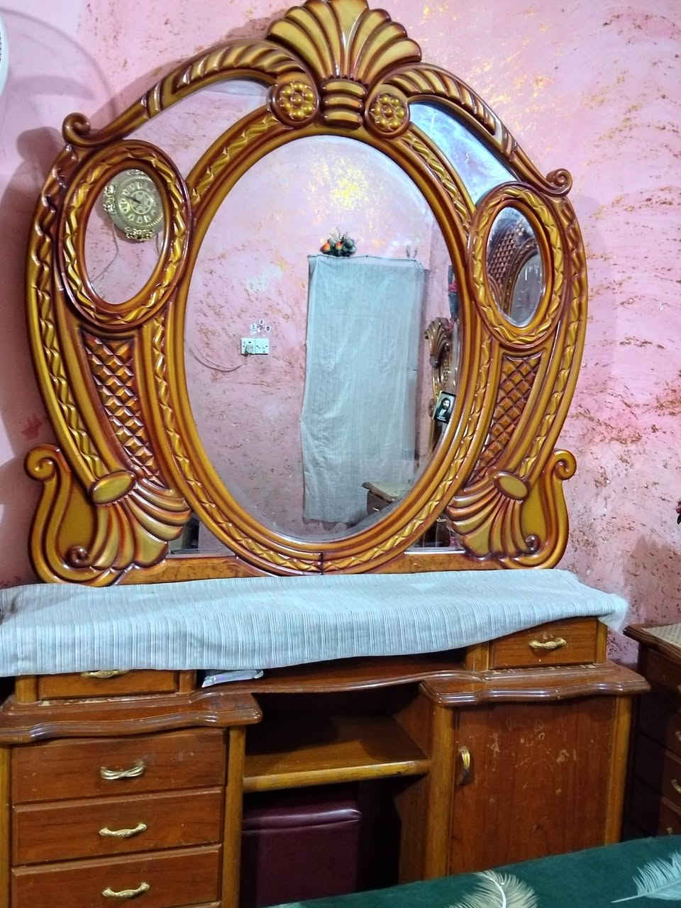 سلام عليكم غرفه للبيع نضيفه
مكان بغداد مدينه الصدر سعر 650 
***********
