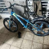 عدي هاذه الباسكل البيع رايده بخمسين بي مجال ٥٠  07710606437