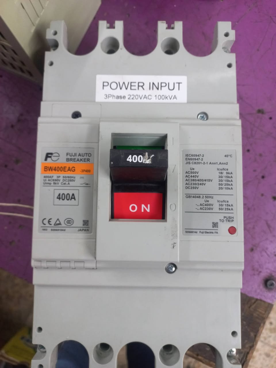 قواطع كهربائيه للبيع اصليه عدد 20 قاطع فوجي ياباني 400 امبير ترب 220 v 
*********** بغداد
