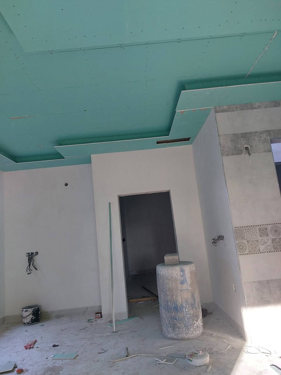 السلام عليكم
نعمل جميع السقوف المغربية  
داخل كركوك و حسب الاتفاق 
هاتف ***********
