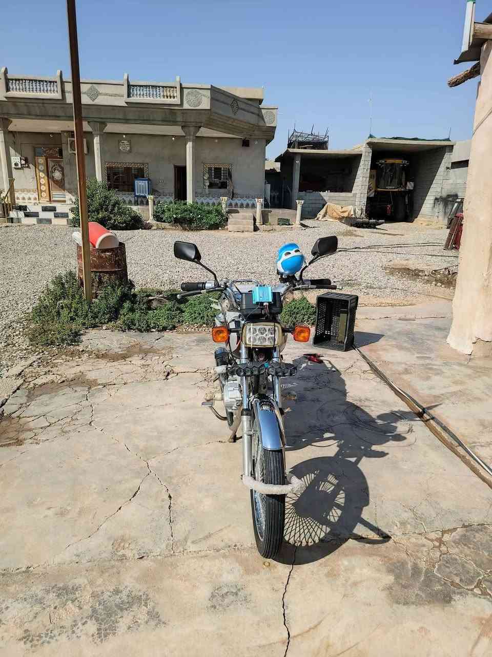 السلام عليكم
ماطور 4كير تايگر 
ماطور شرط محرك نشاط تايرات دبلات كلو شغال 
محرك مفتوح 
موديل 19 
كهربائيات كلها شغاله ماطور مال جناي ماتحط علي ربع كلو شغال 
السعر 420 وبي مجال 
***********
