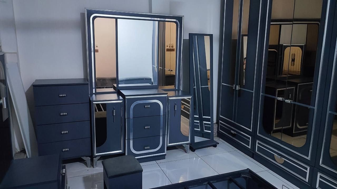 غرفة اخشاب للبيع
غرفة 10 قطع، تركية، السرير مخزن والشازلون مخزن
مستعملة لمدة سنة
سبب البيع / . اريد اشتري غرفة اصغر
عنوان / النجف الاشرف 
السعر 1,200 وبيها مجال
واتساب/ ***********
