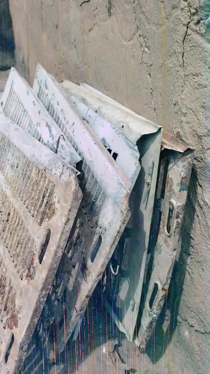 مبرده الخضره 75بيه مجال ملف نحاص اصلي قديم نقصه غطاس فقط الثانيه شغاله بس بابه واحد تعبان شويه بس شغال 
***********
