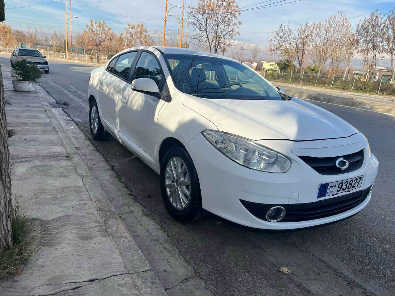 سه ره تا به ناوى خواى گه وره 
صه نى سامسونگ براوه ى دوبه ى موديل ٢٠١٠ شكل نوى مواسفات جلد وهيته ر شاشه حاصه فوليوم تحديد سرعه توماتيك دبل گيرِته نها سلايد نيه  كاره باى كامل مزبوته جامى هه لگيراوه سيمى سنوق و بريك و هه مووى به ستراوه چوار تايه ى نوى بي دعم و ليدراو پيشو دواى كه پسه گير مه كينه سه قف  كه فيلى مه ده نى به شه رت  
نرخى ٤٤ گه لاو مه جال 
شوين هه له بجه ى شهيد 
ژ.م*********** حلبجة, السليمانية
