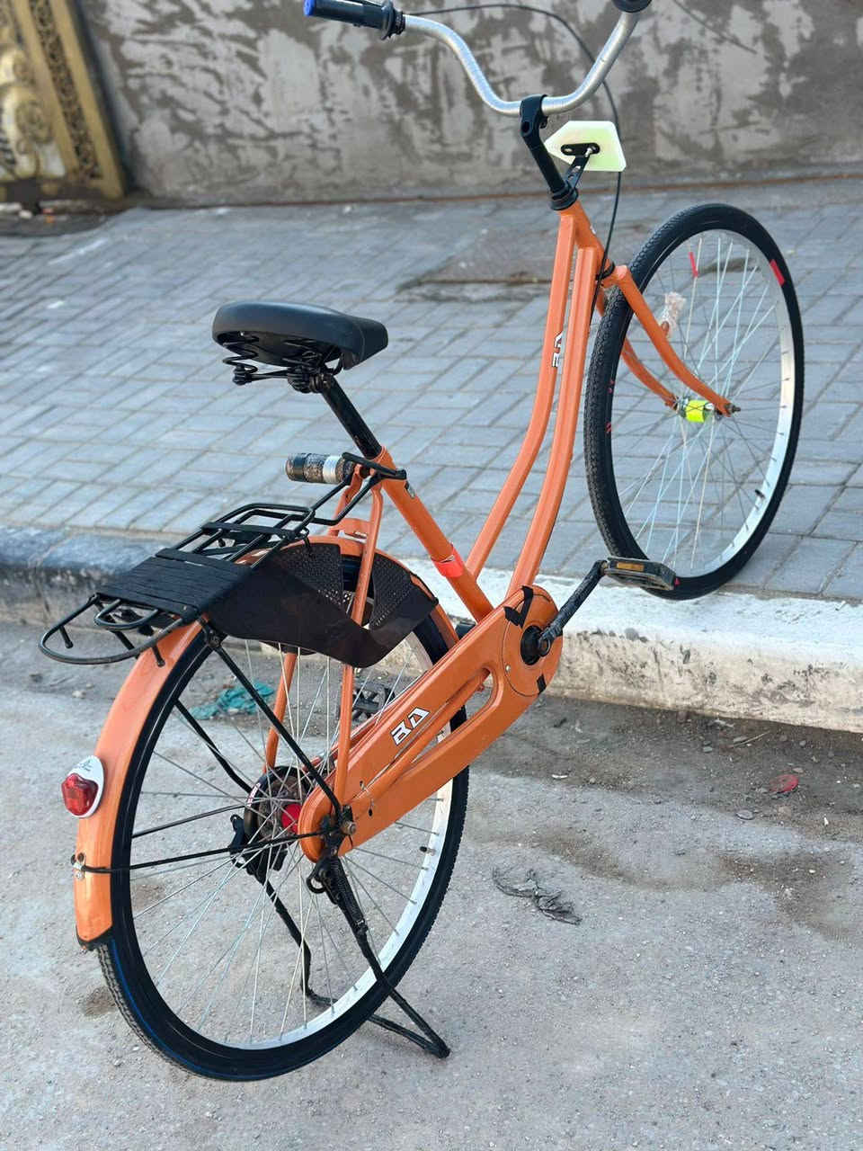 السلام عليكم
بايسكل للبيع 
بايسكل جديد 
موديله 21 
البايسكل 
جسده نظيف بس بي طقات مال حاويه 
سبب البيع محتاج مكاني كرمه علي 
رقم ***********
سعر 120
